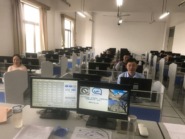 11 张英贤老师为长江大学公派出国员工开展国别培训_副本.png